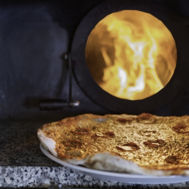 Pizza al horno de leña al estilo napolitano