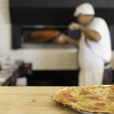 Auténticas pizzas napolitanas al horno de leña