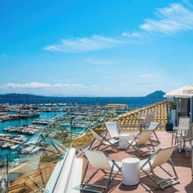 Rooftop del Hotel Eolo con vistas a la bahía de Pollensa