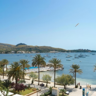 Vistas al paseo marítimo de Puerto Pollensa desde el hotel Eolo