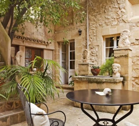 Foto detalle del patio del Museo Dionís Bennàssar